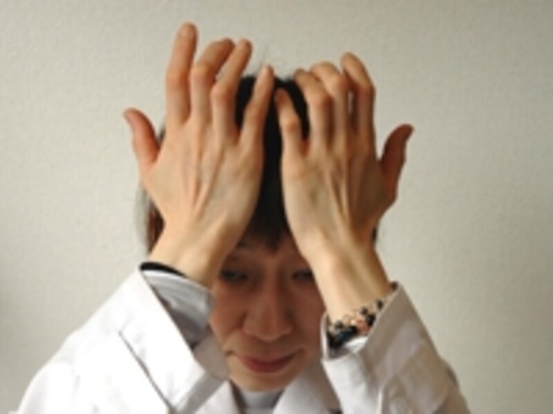 手のひらのやわらかい部分で軽くマッサージ