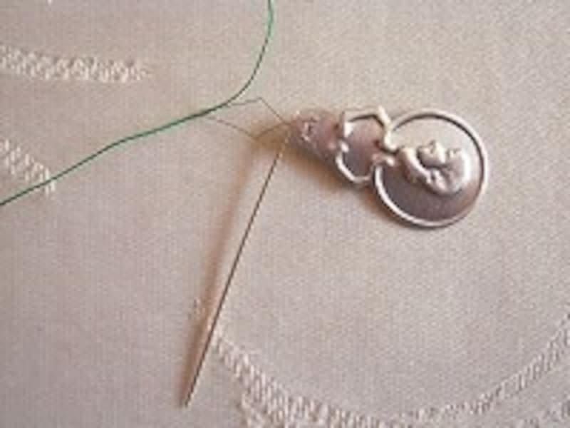 糸が針穴に通らない……ストレスになるようなら、便利なグッズを利用してみても