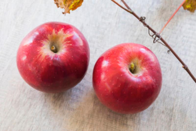 リンゴを食べると、体内のビタミンCが増量します。