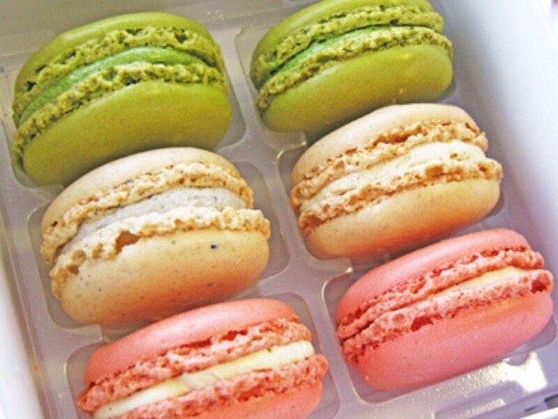「マカロン」。パリから空輸されるもので数量限定。