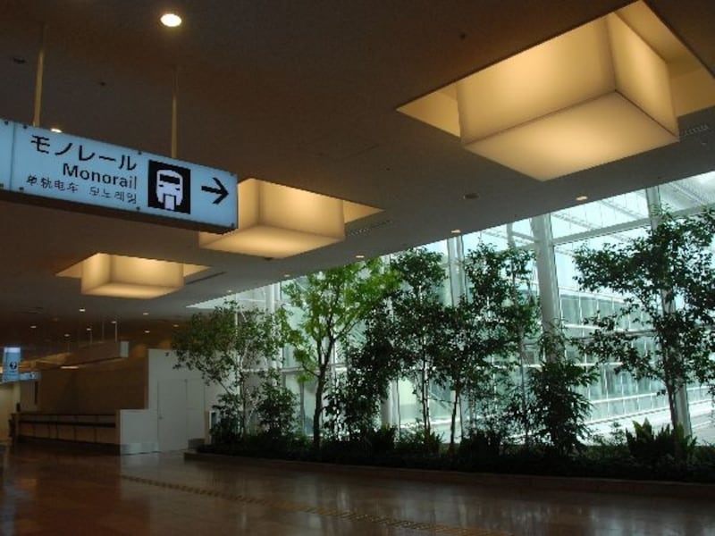 駅入口