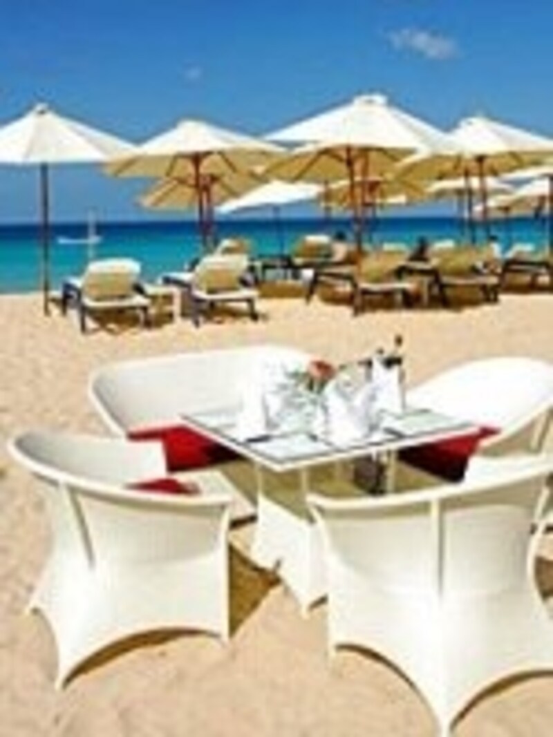 セレブ率の高いスリンビーチは雰囲気も最高