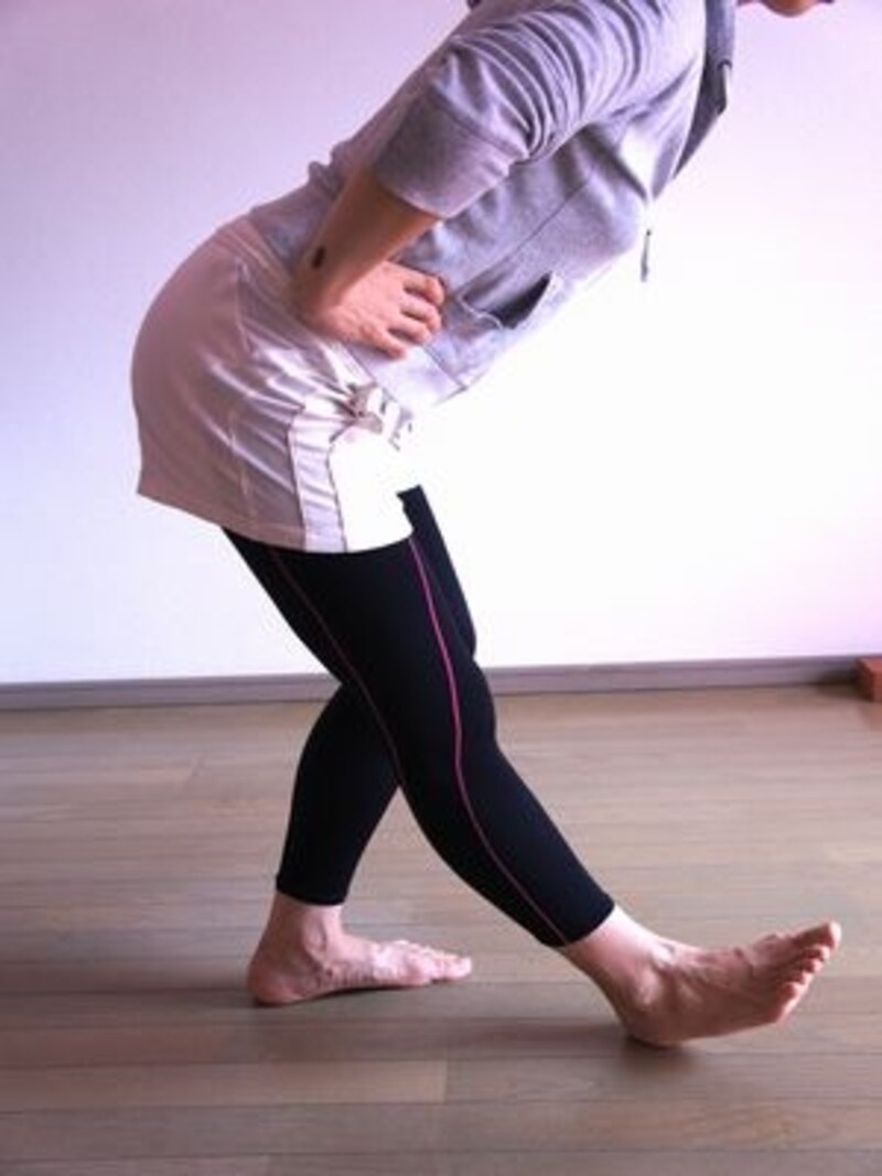 脚裏全体をストレッチ