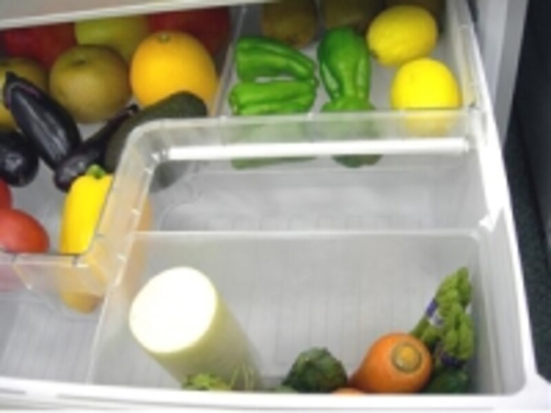 上段トレイの欠き込み部分にボックスをセットしてシールドしているが、ボックスがトレイに引っかかるのが惜しい