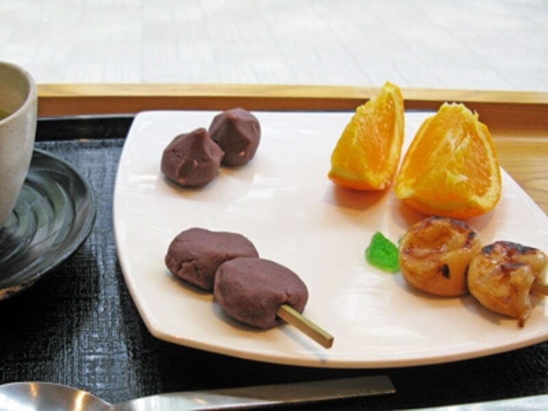 好きな甘味が３種類選べる「羽二重アラカルト」日暮里駅前店限定。