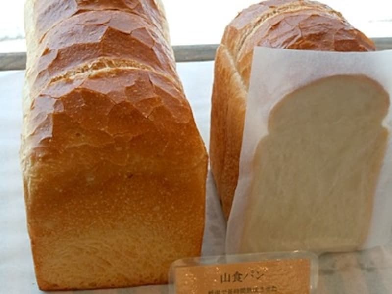低温長時間発酵の山食パン（260円）