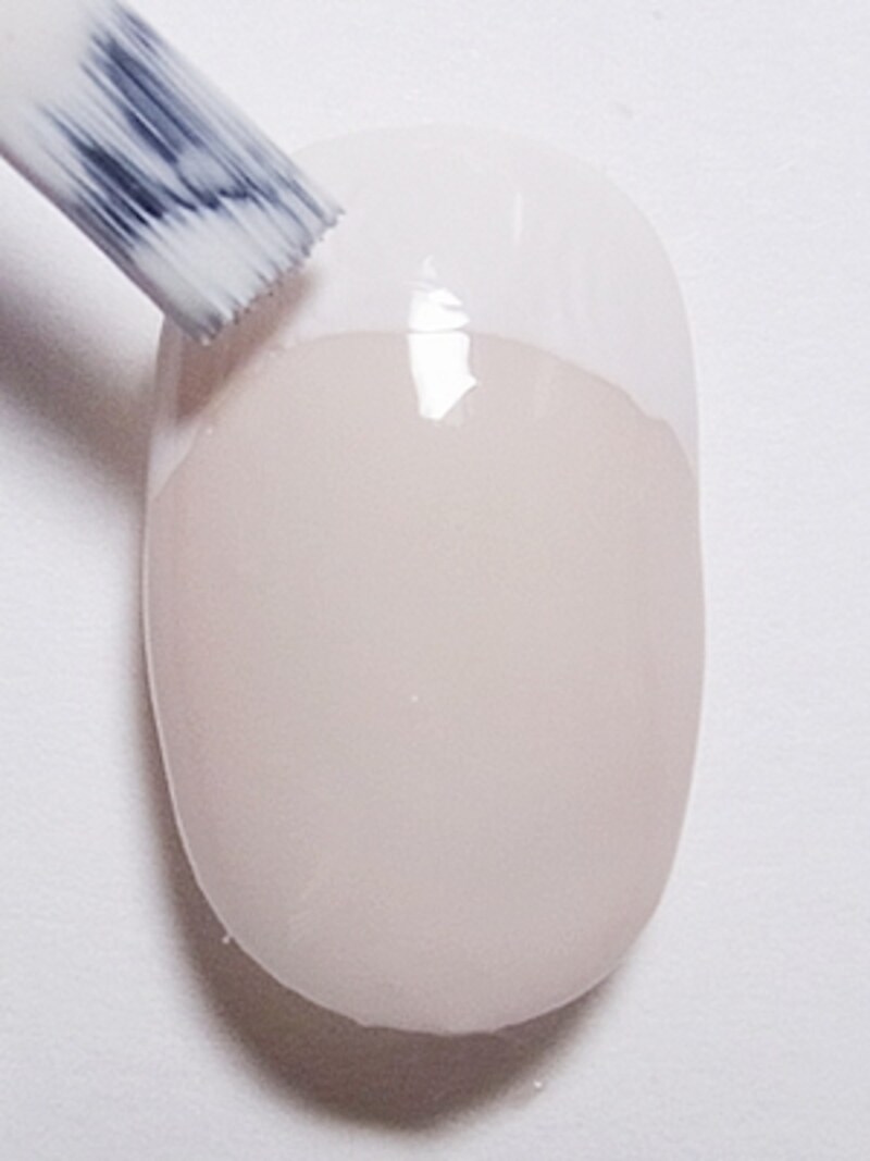 正統派！シンプルなフレンチネイル×ラメライン