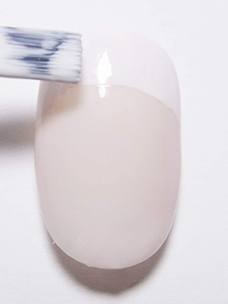 正統派！シンプルなフレンチネイル×ラメライン