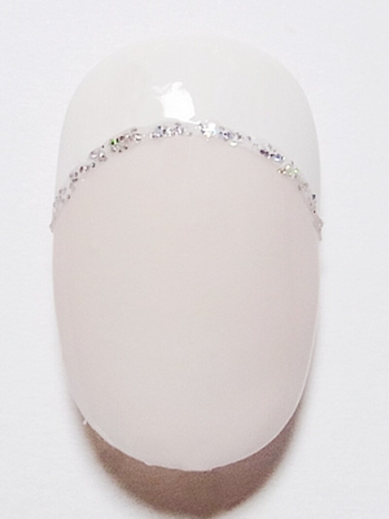 正統派！シンプルなフレンチネイル×ラメライン