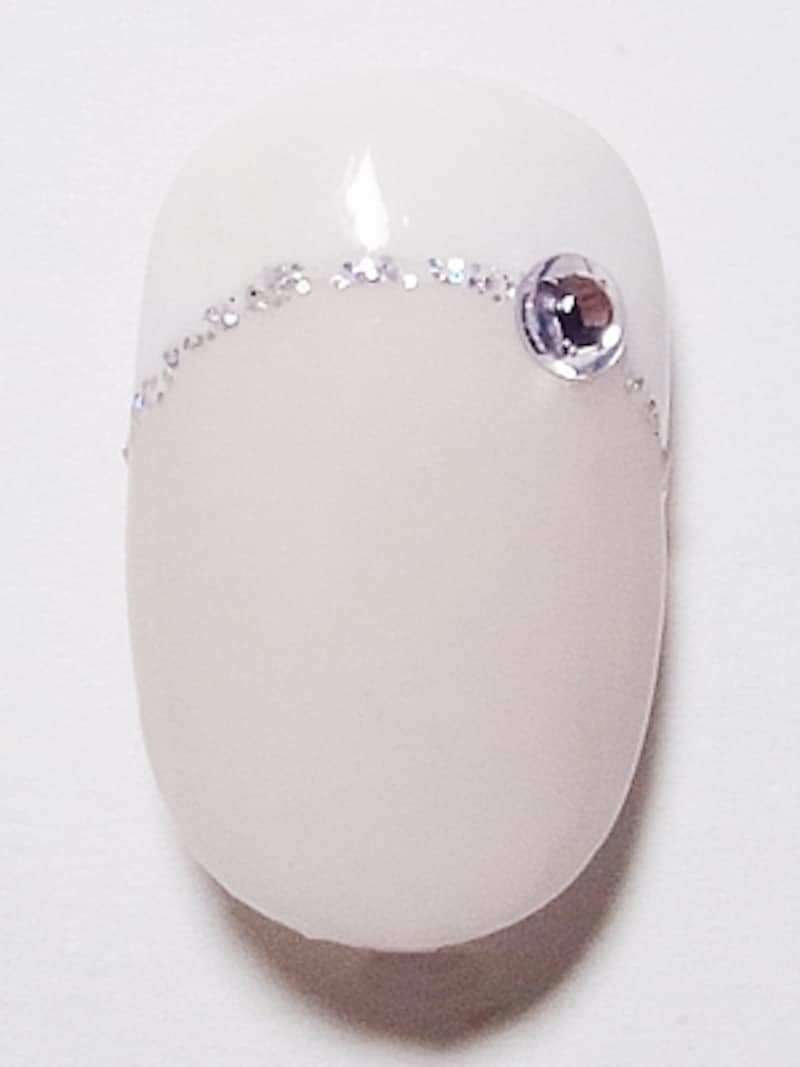 正統派！シンプルなフレンチネイル×ラメライン