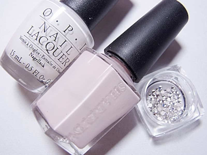 正統派！シンプルなフレンチネイル×ラメライン