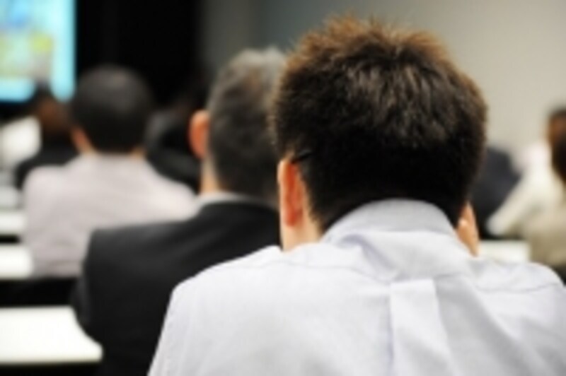 中途か新卒か