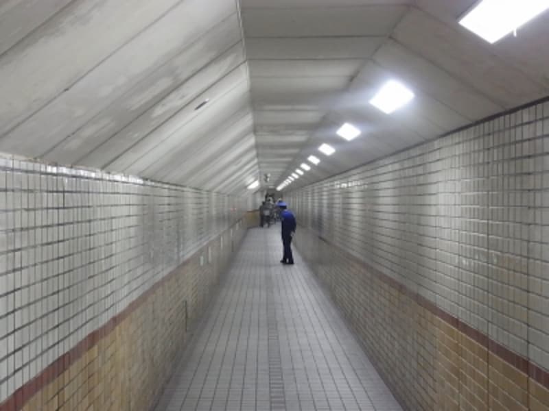 案治川、トンネルのガードマン