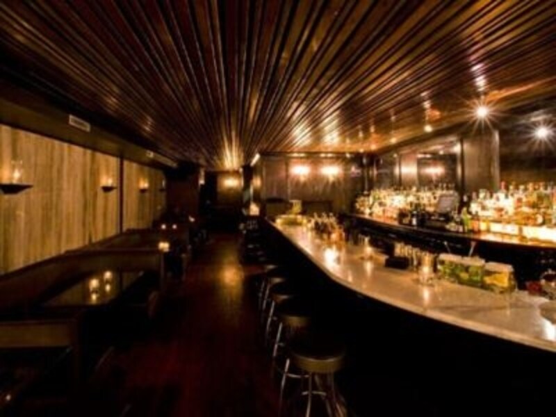 ほの暗い店内は雰囲気たっぷり！