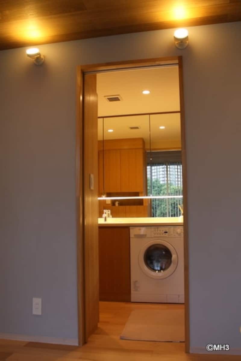 機能的におさまった洗面脱衣室