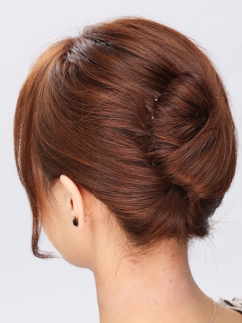 毛先が出ないよう固定する