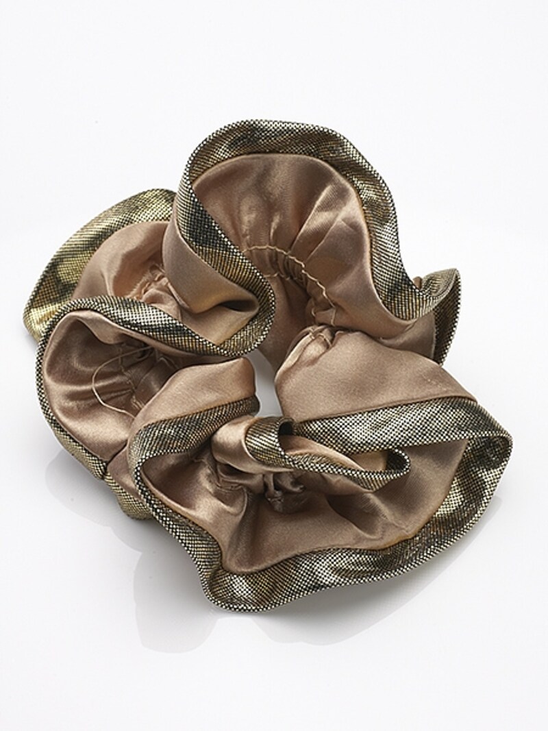 ラメ×ゴールドのシュシュ