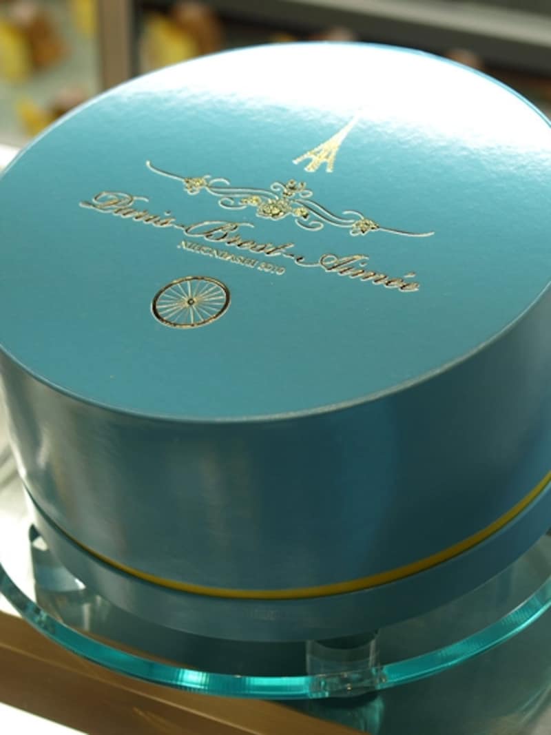 パリ・ブレスト・エメのBOX