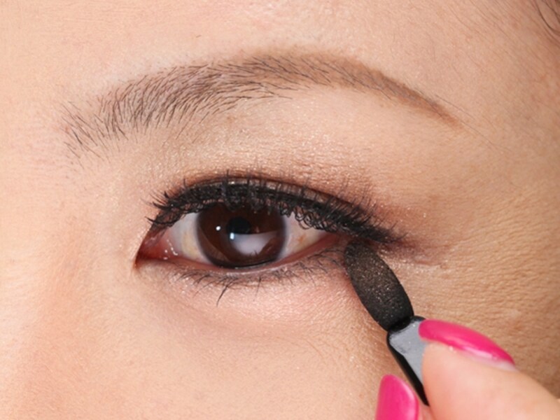 目尻3分の1のみに塗るのがポイント！