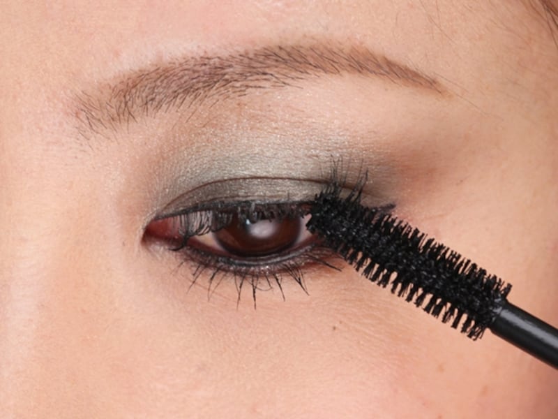 8.undefinedマスカラを塗る