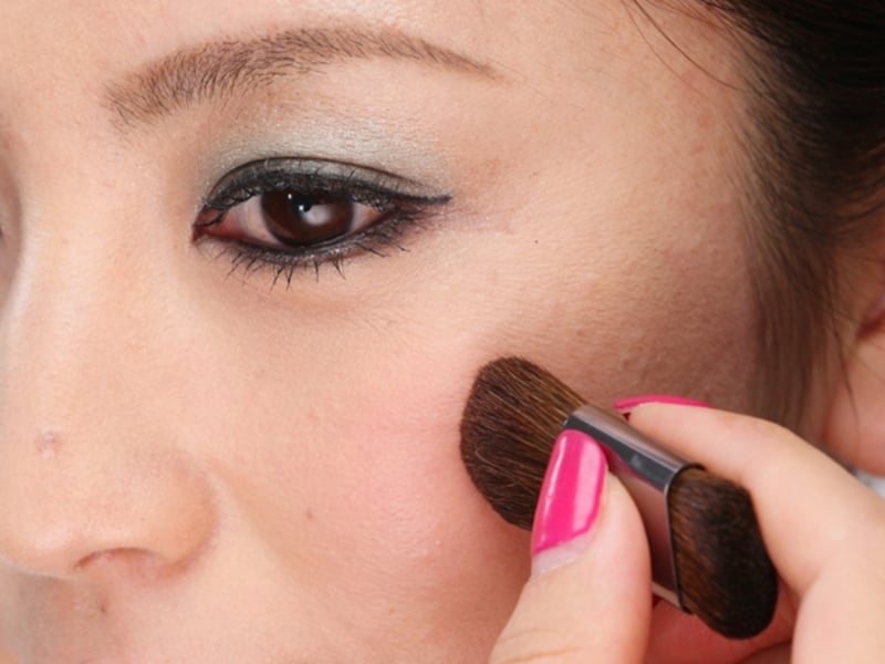 9.undefinedチークを塗る