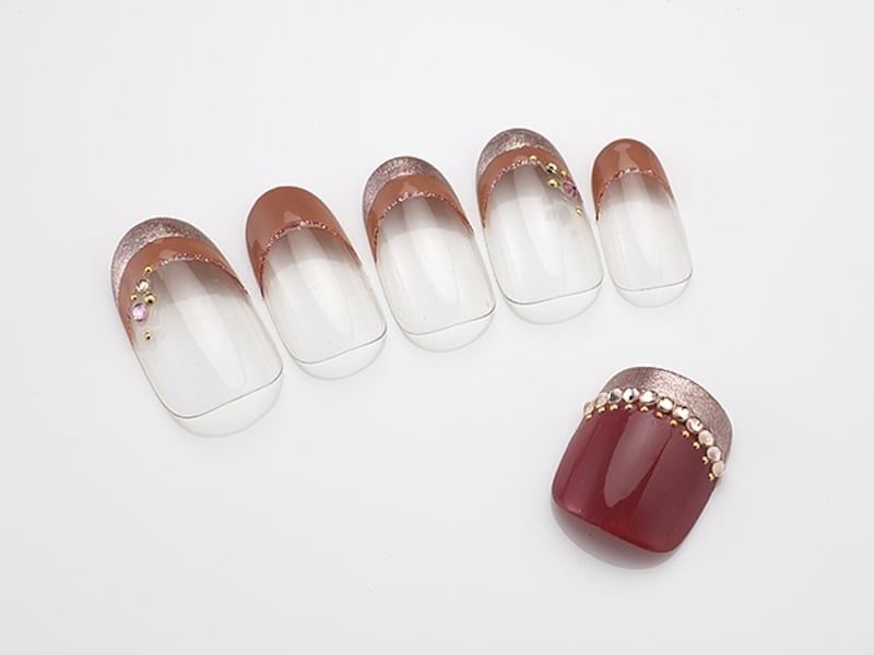 引き締め効果大のピンクのラメライン