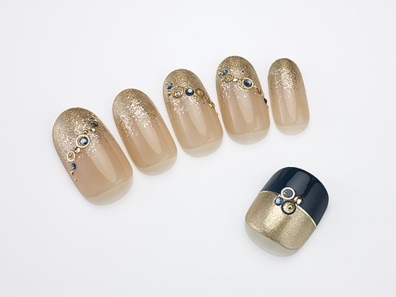 流れる様なストーン＆リングが魅力的