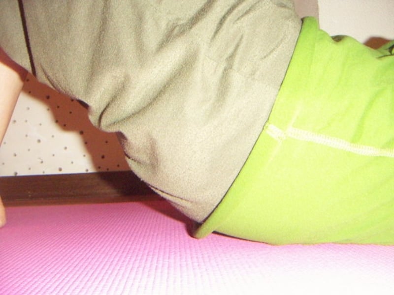 おへそより下側を上げる。