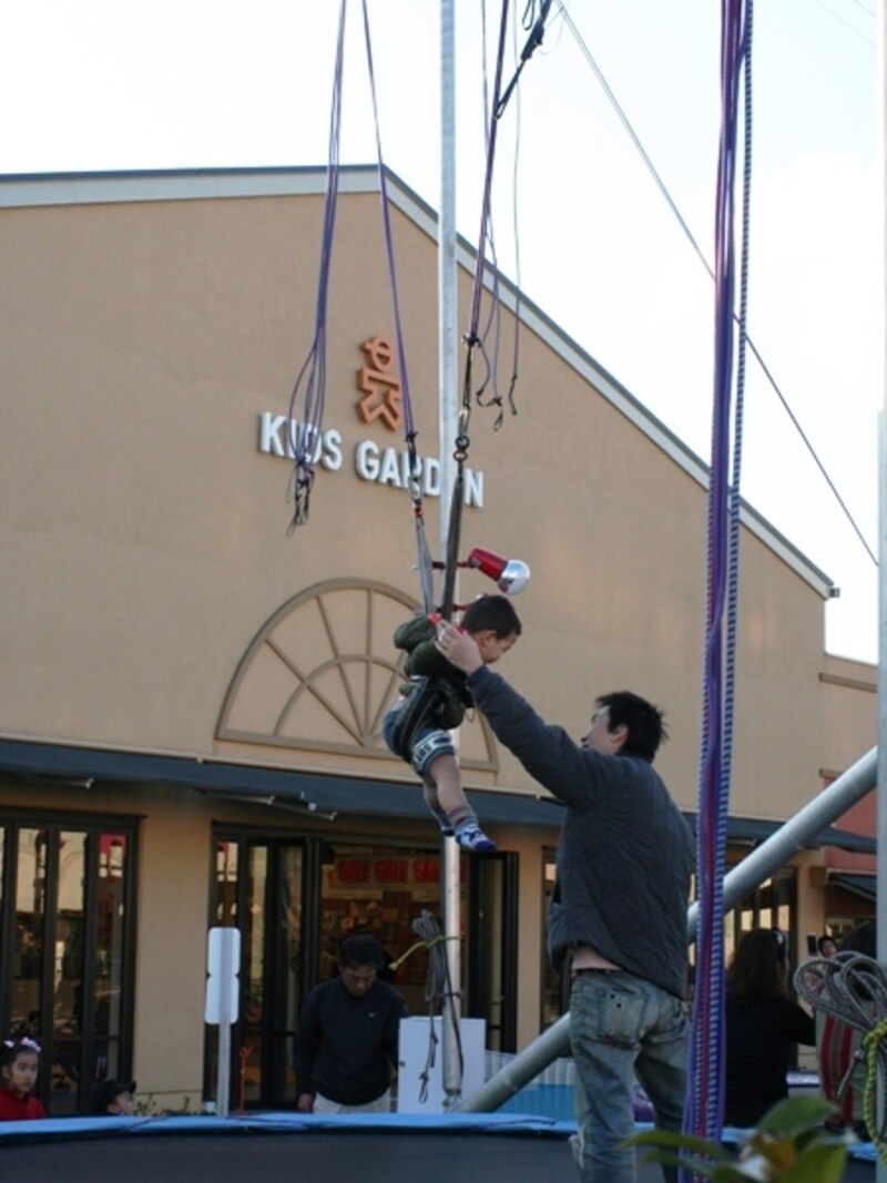 バンジートランポリン