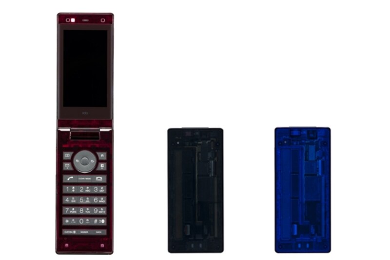 スケルトンボディが新鮮なX-RAY。基盤部分もデザインされている