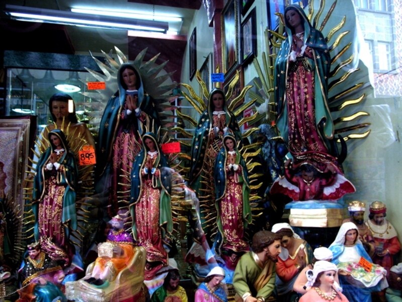 メキシコ文化の象徴である、褐色のマリア、グアダルーペ。国民の約90％がカトリック教徒のメキシコでは、グアダルーペの像があちこちで見られる。