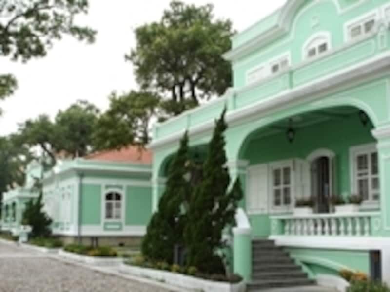 淡いグリーンの壁が南欧らしいタイパハウスミュージアム (c) Miyuki Kume