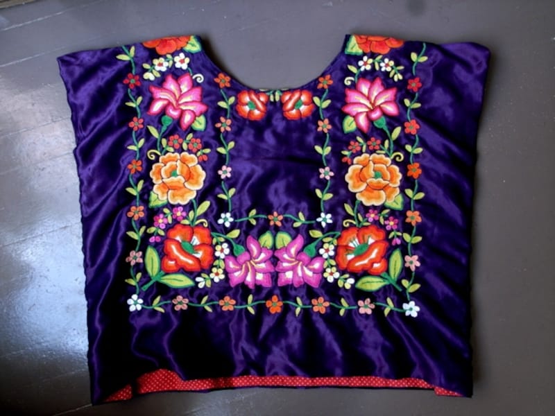 オアハカの町、フチタンの民族衣装