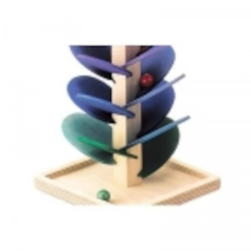 ビー玉が落ちるたびにやさしい音が響きます