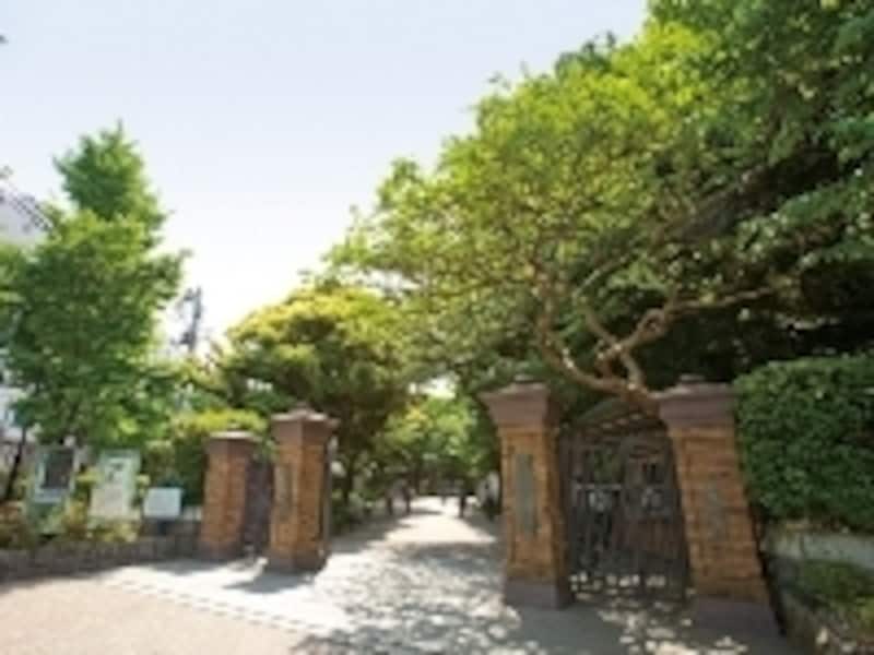 学習院大学(現地より約360m)