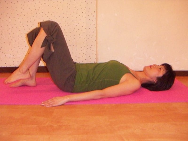 反対脚も、コントロールしながら床から上げる！