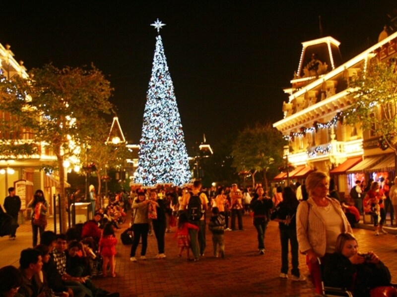 ツリー前はミッキーとミニーとの記念撮影スポット