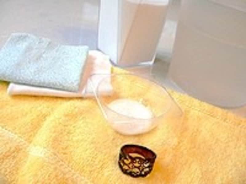 シルバーのお手入れ方法2:重曹を使った磨き方