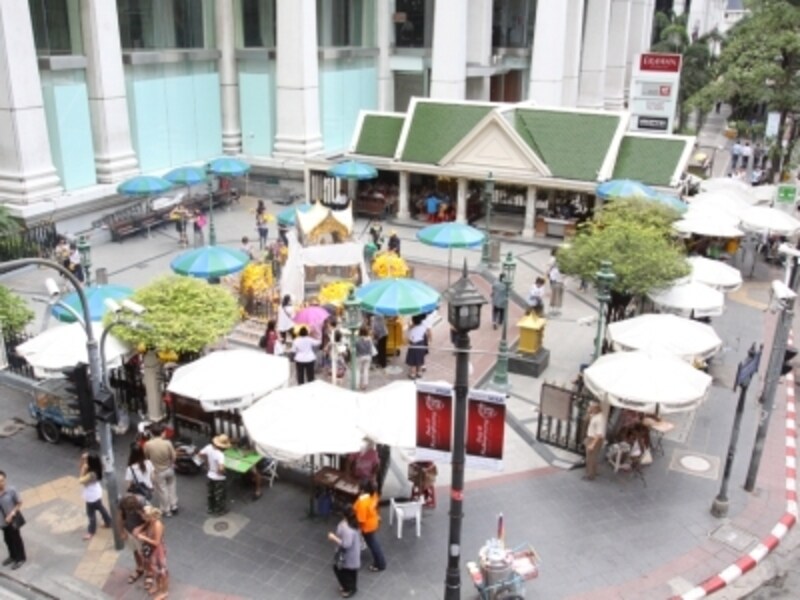 どんな願い事も叶えてくれるということで知られているエラワンの祠
