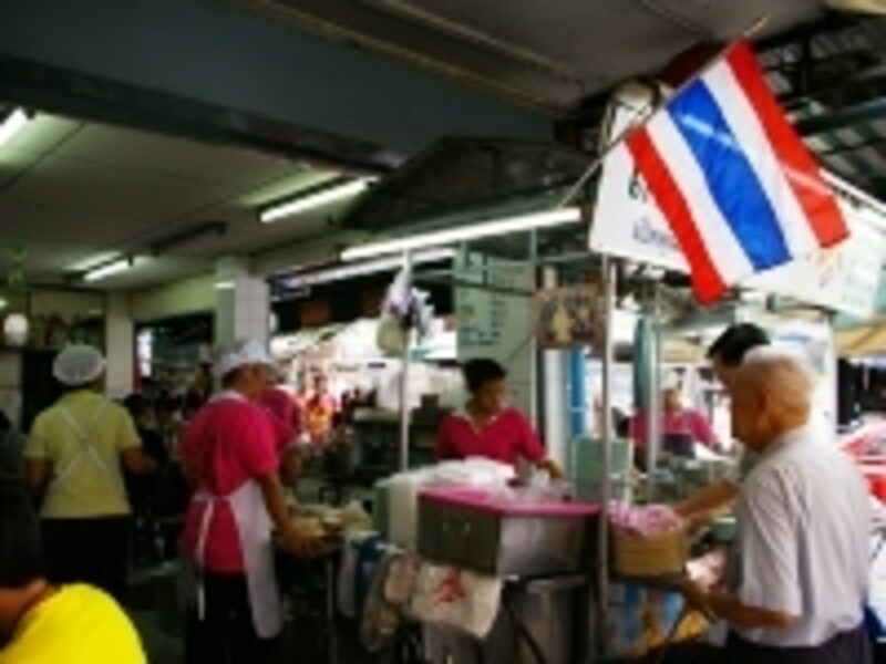 バンコクで1番有名なカオマンガイ（鶏のせご飯）の食堂はここ！