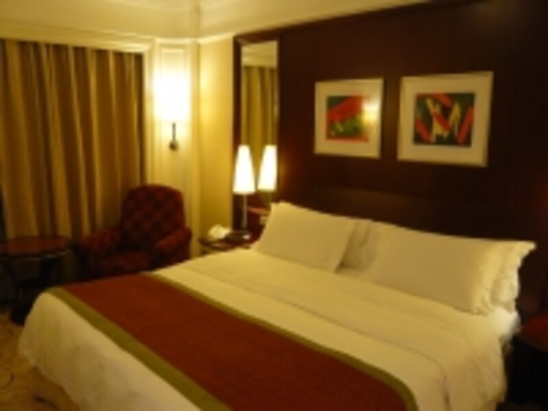 マカオで快適に過ごしなら3つ星ホテル以上で。写真は価格も手頃な3つ星ホテルの「ホテルロイヤル（皇都酒店）」の客室の一例