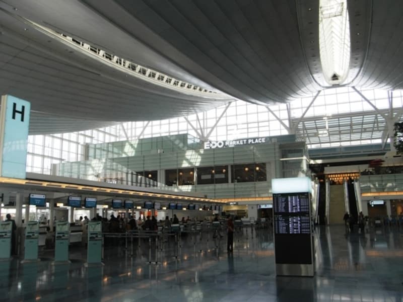 モノレールや電車を降りてすぐ