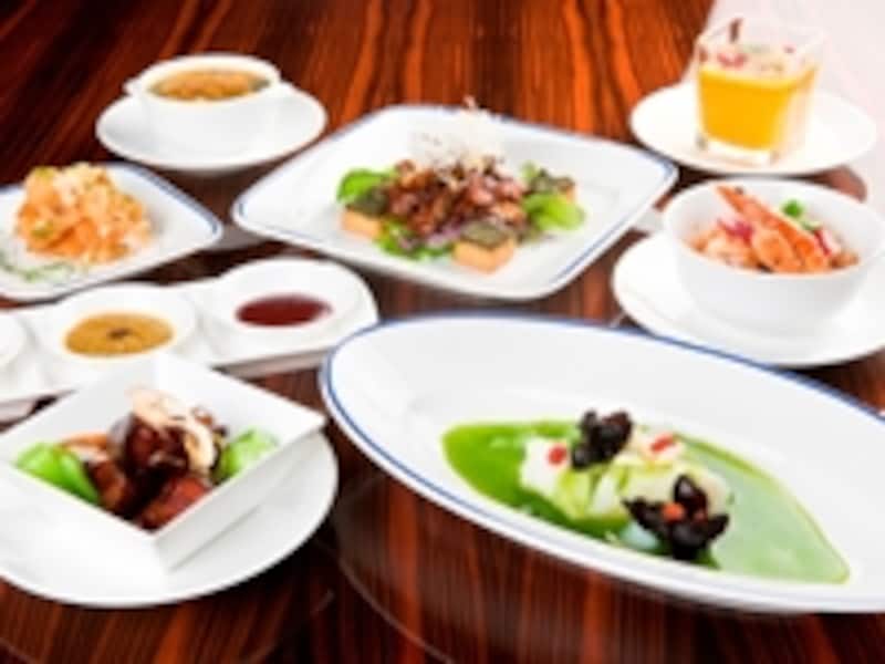 味は折り紙付きのチャイナブルーでディナー
