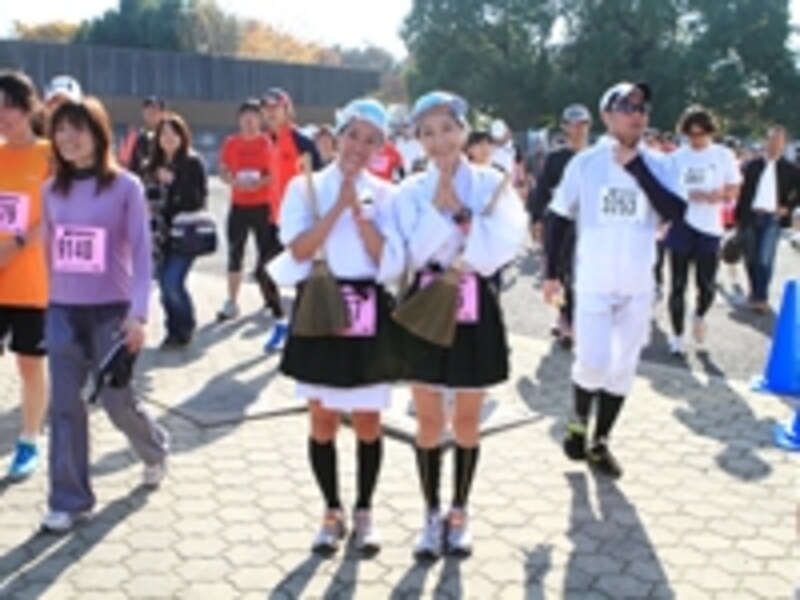 ロケーションに合わせたコスプレランナーも多数参加、観戦者を楽しませた