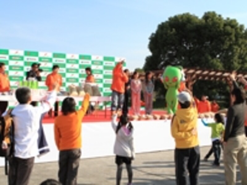 賞品はたくさんあったが、予定時間を大幅に遅れての抽選会は一考を要す