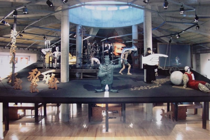 寺山修司記念館undefined常設展示室の舞台上(1)