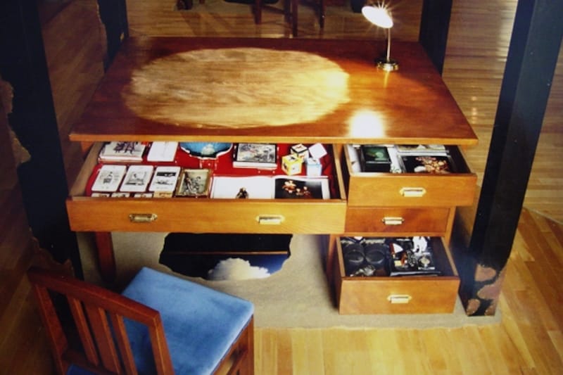 常設展示室の舞台下の展示机