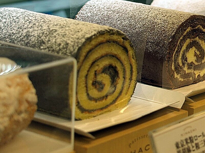 左端：東京米粉ロール　黒ゴマと和三盆　1260円