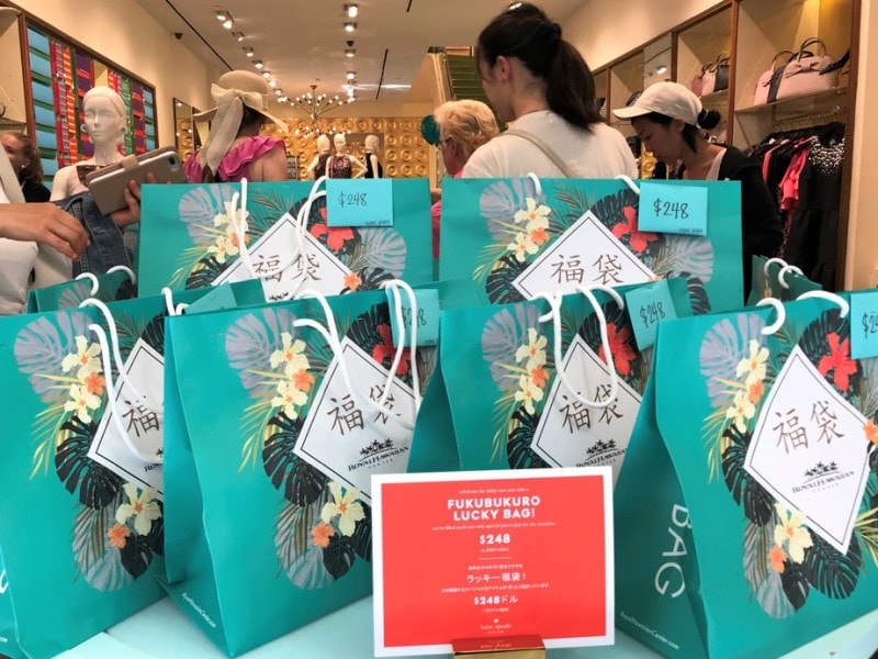 ショップだけではなく、レストランでもギフトカードを半額で販売