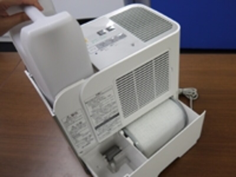 加湿器としてはごくシンプルな作りだが、フィルター素材のような独自の技術もしっかり搭載されている
